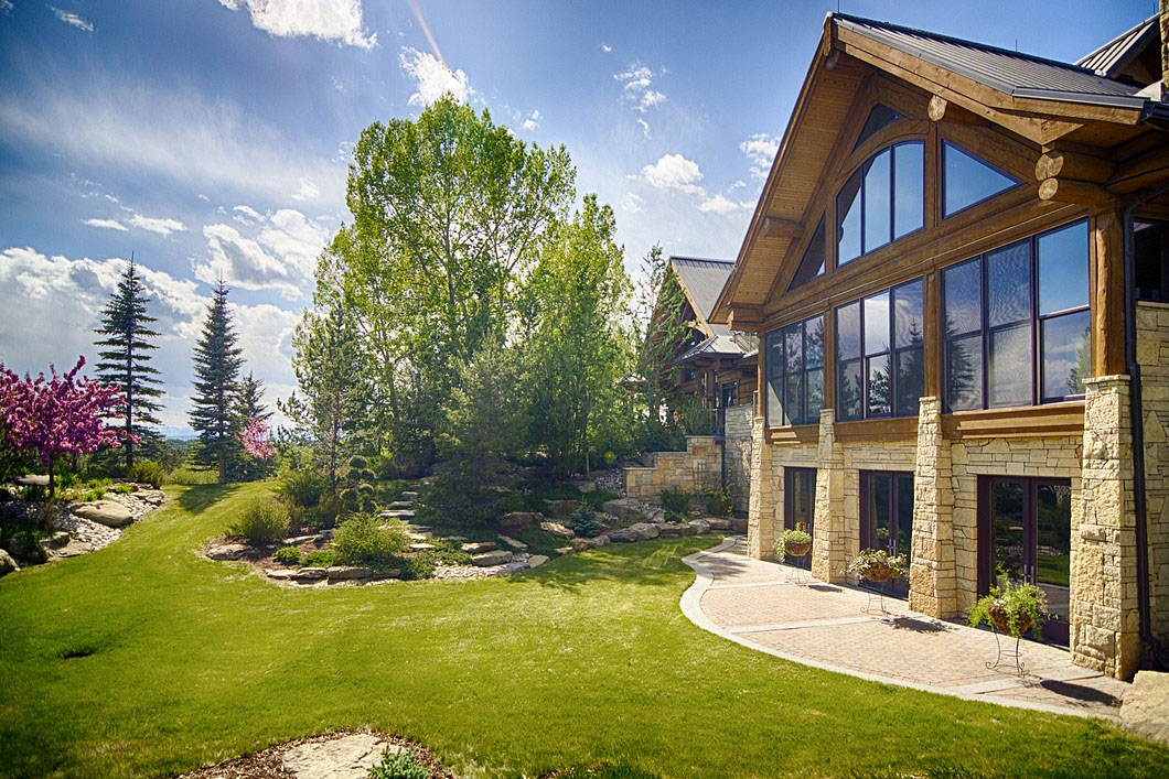 Scenic Mountain Luxury Home Alberta Canada