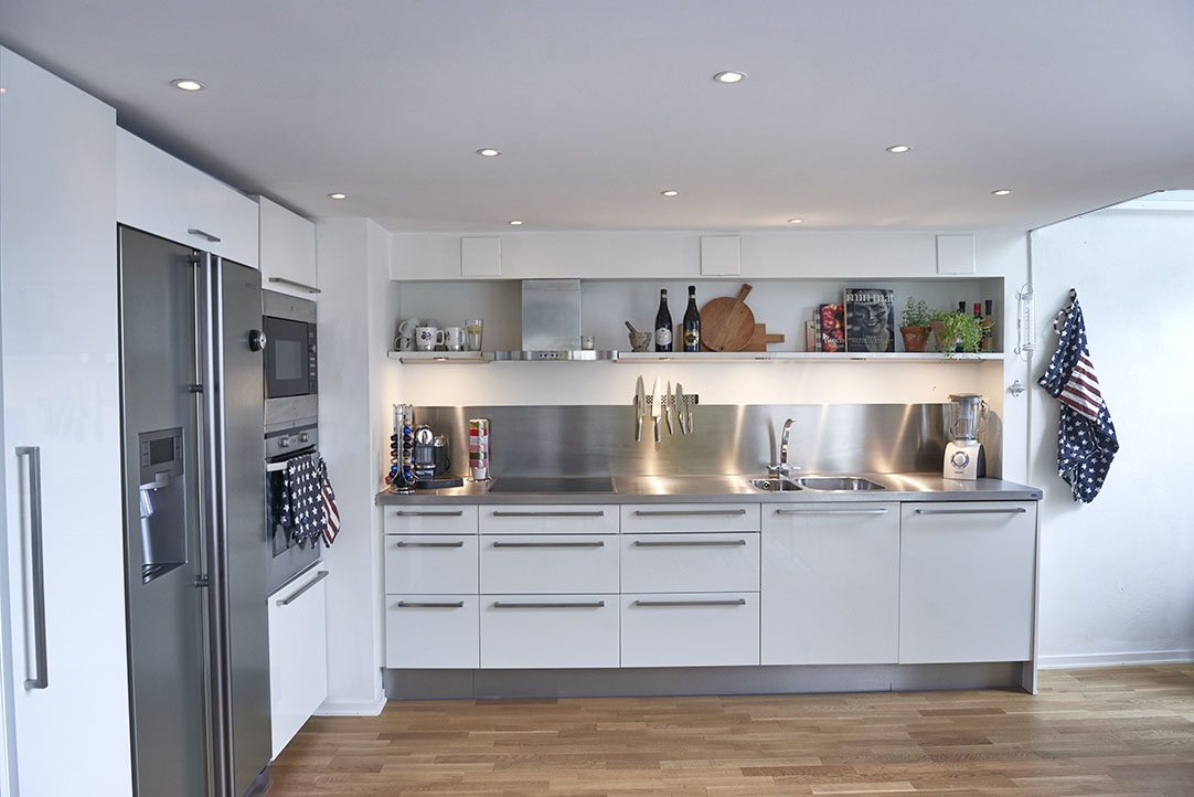 White and Stainless Steel Backsplash Modern Apartment Kitchen