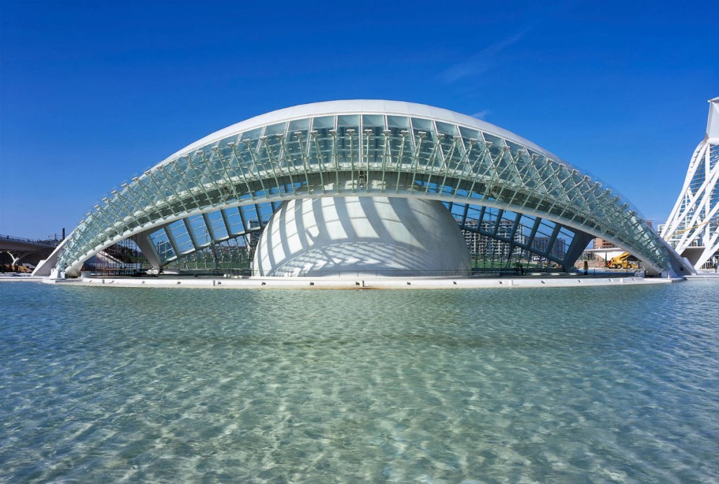L’Hemisfèric An EyeCatching Architectural Masterpiece In Valencia
