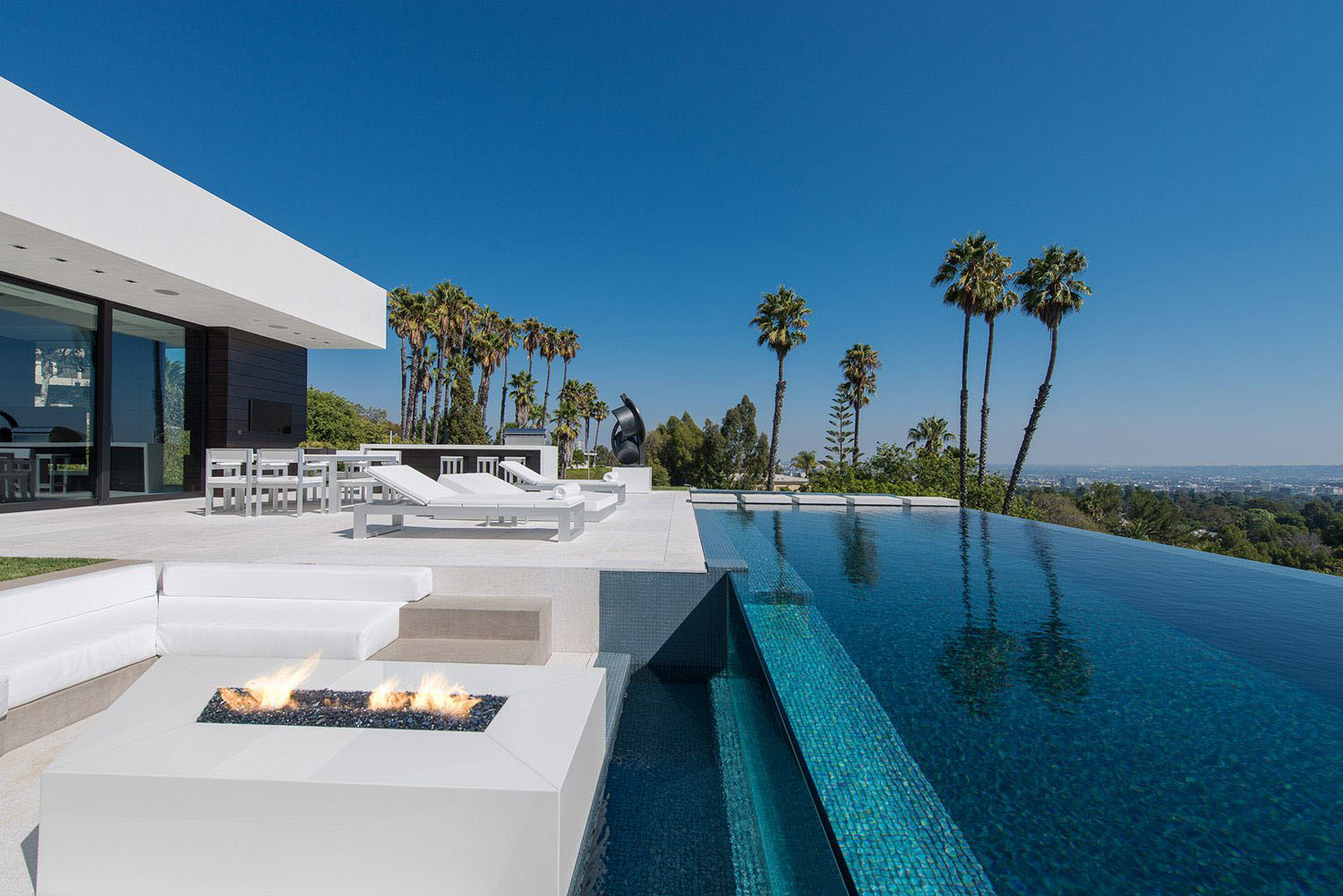 Beverly Hills Luxury Home with Infinity Swimming Pool