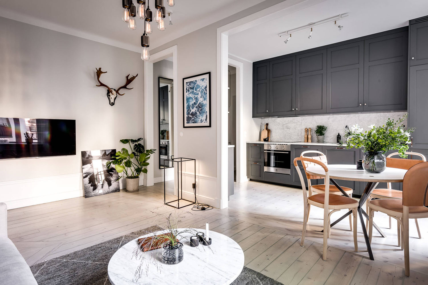 Small Apartment With Well Planned Layout And Luxurious Contemporary small-apartment-with-well-planned-layout-and-luxurious-contemporary