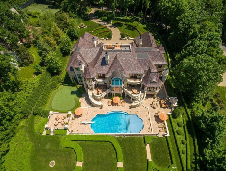 This Dream Estate on Lake is the Most Expensive Home in