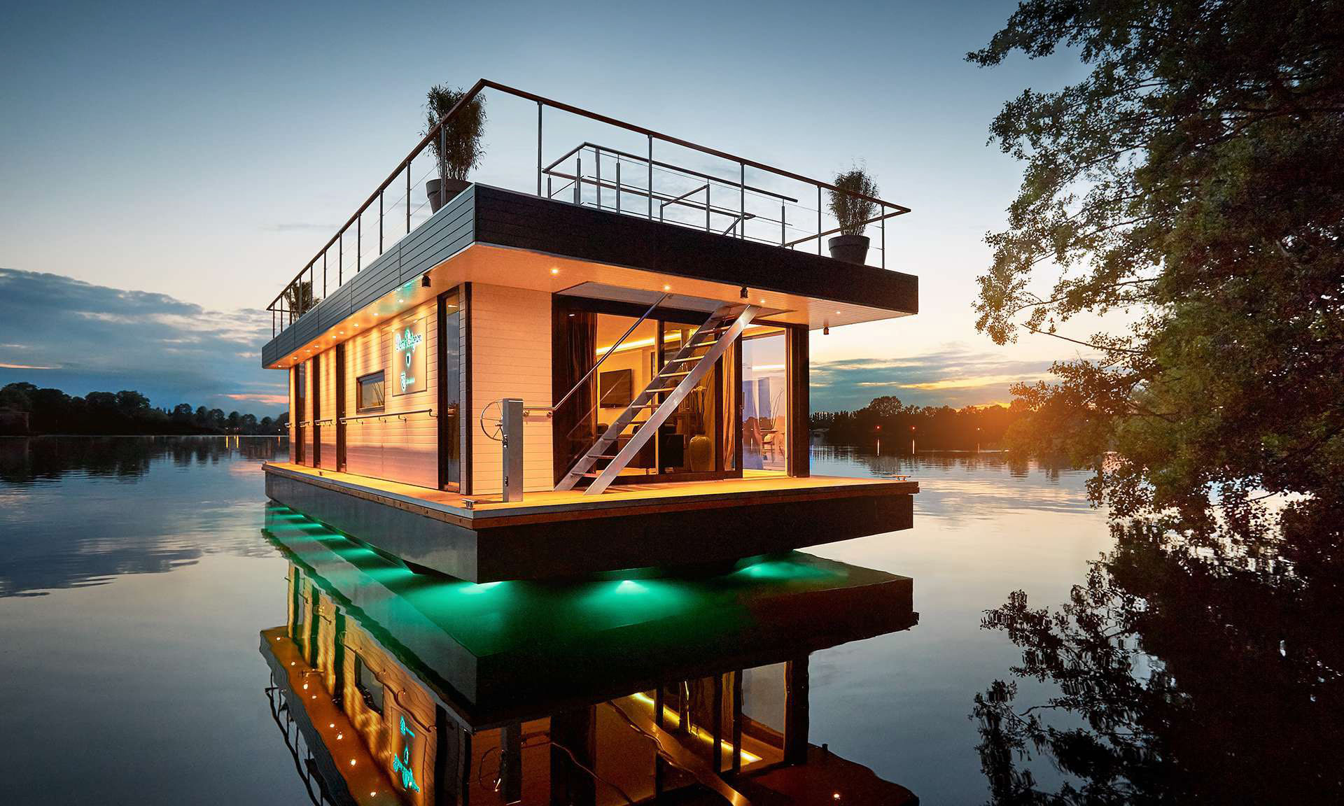 Luxury Houseboat