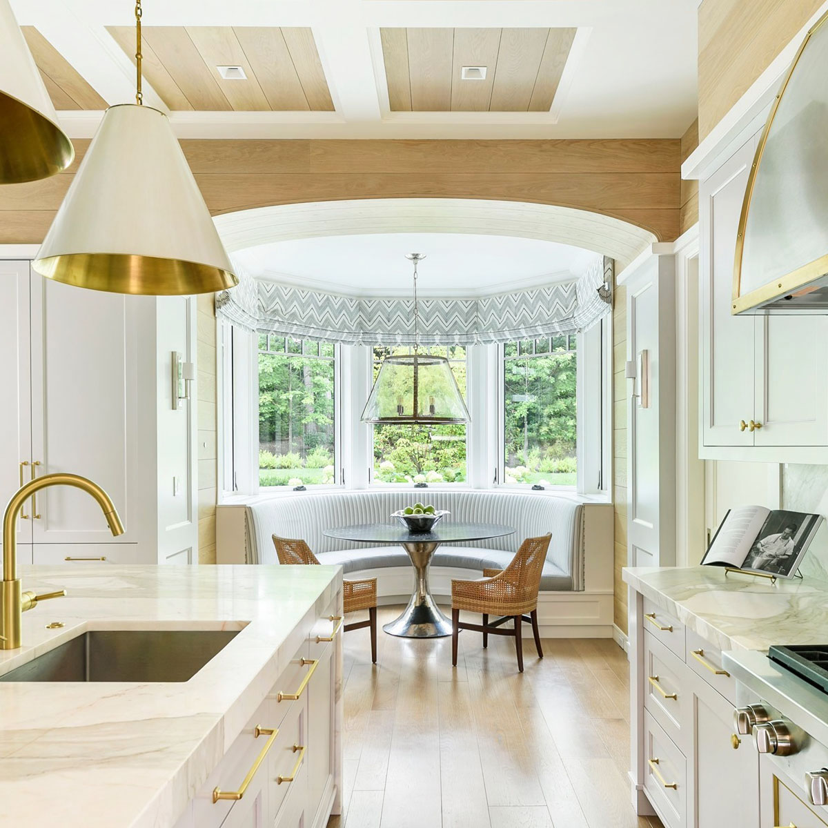 Round Kitchen Breakfast Nook