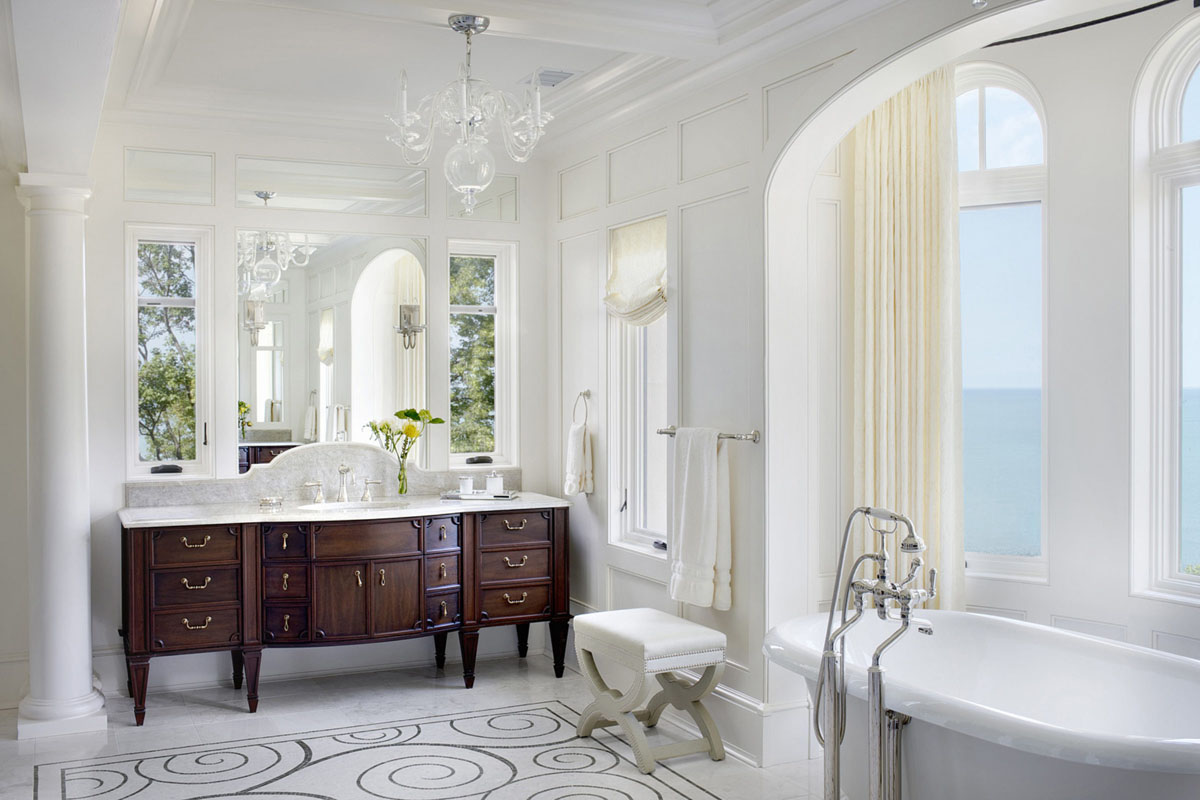 Luxury Bathroom with White Columns