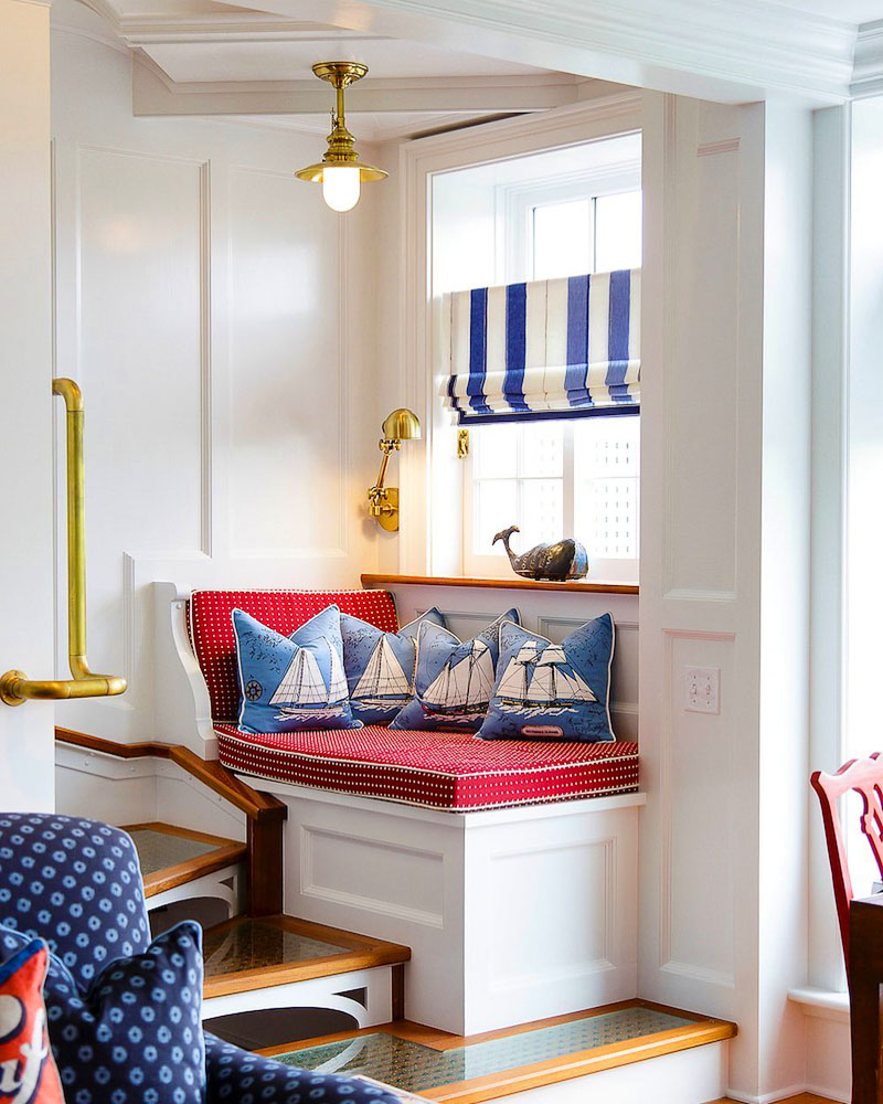 Cozy Nautical Style Seating Bench