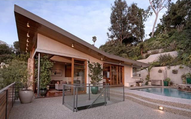 Kevin Bacon and Kyra Sedgwick's house in Los Angeles, CA (Google Maps)
