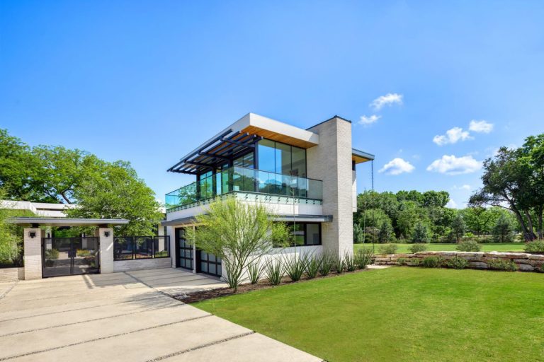 Breathtaking Modern Waterfront Estate on Lake Austin