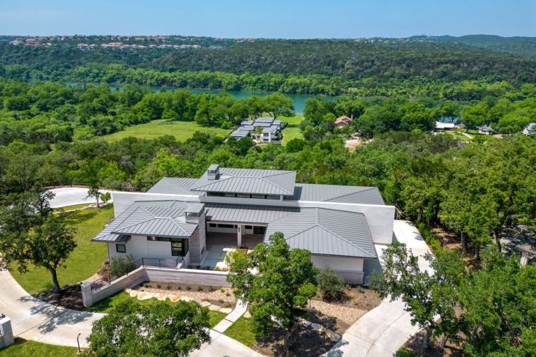 Breathtaking Modern Waterfront Estate on Lake Austin