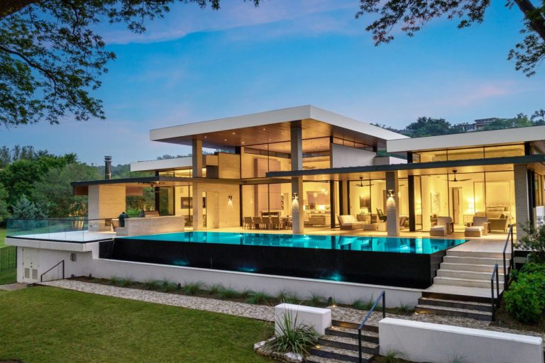 Breathtaking Modern Waterfront Estate on Lake Austin