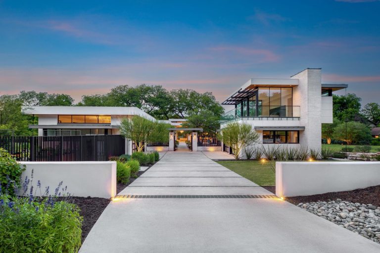 Breathtaking Modern Waterfront Estate on Lake Austin