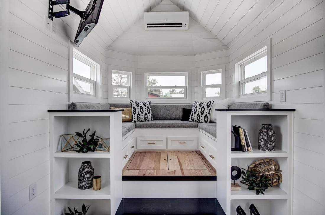 Beautifully Designed Tiny House with Luxury Kitchen and Beautifully Designed Tiny House with Luxury Kitchen and