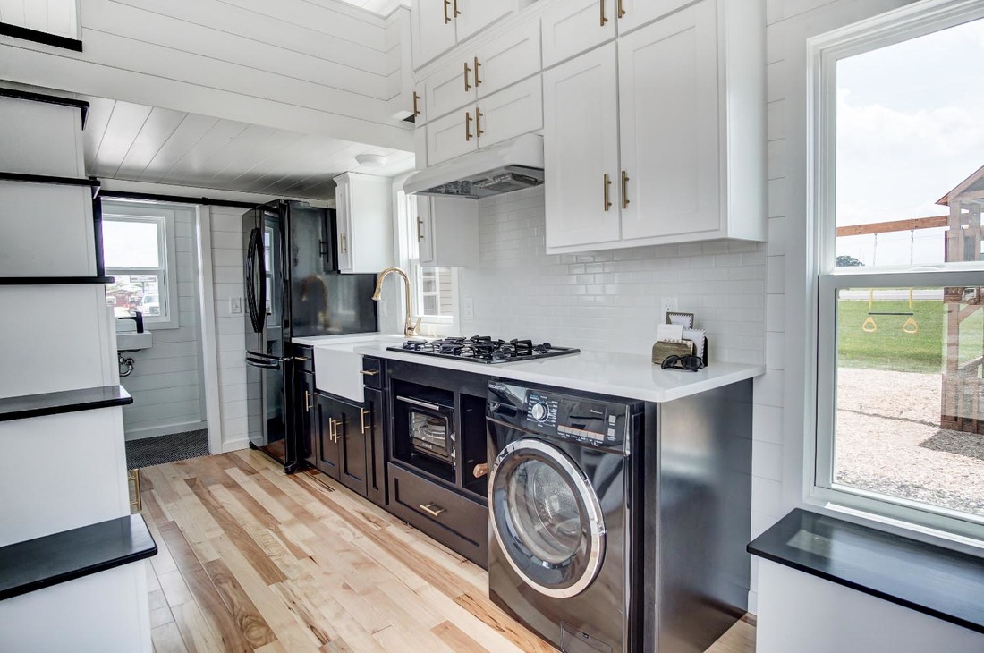 Tiny House Luxury Kitchen with Quartz Countertop