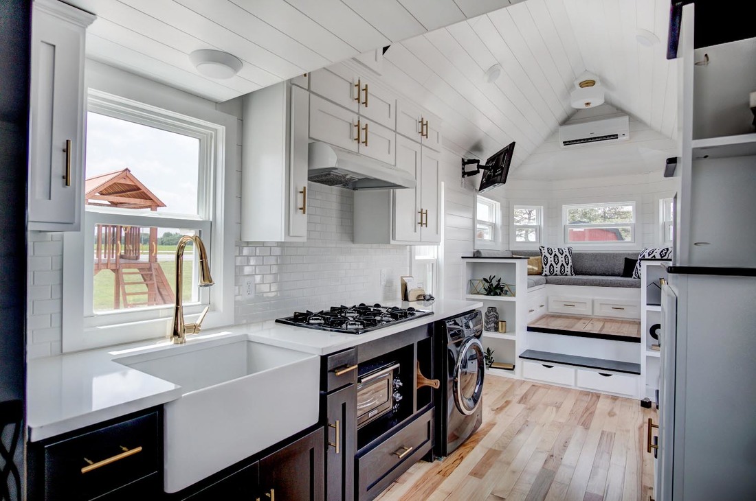 Beautifully Designed Tiny House with Luxury Kitchen and Beautifully Designed Tiny House with Luxury Kitchen and