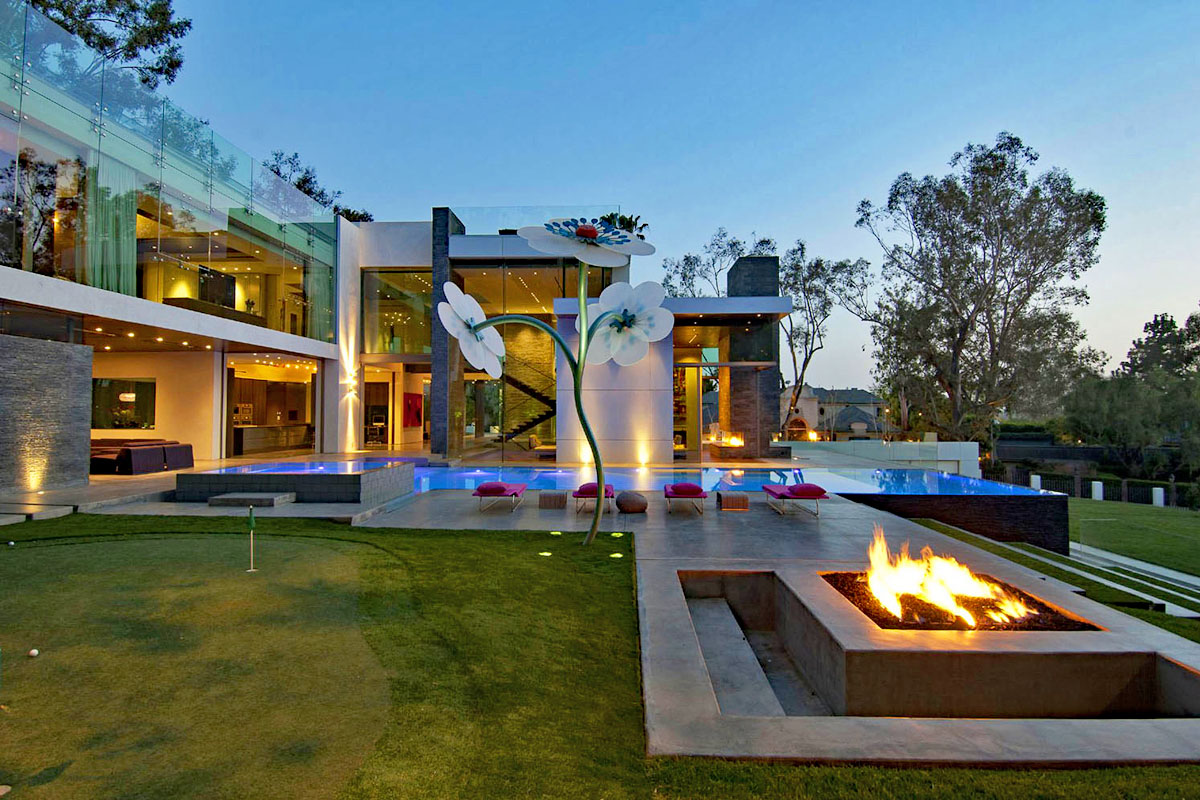 Eco Friendly Modernist Luxury Mansion