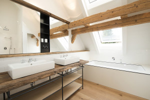 Bathroom with Natural Wood Materials