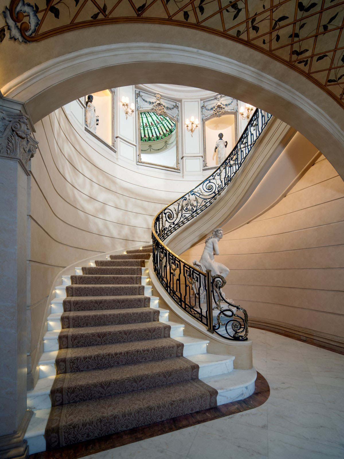 Luxury Home Grand Spiral Staircase