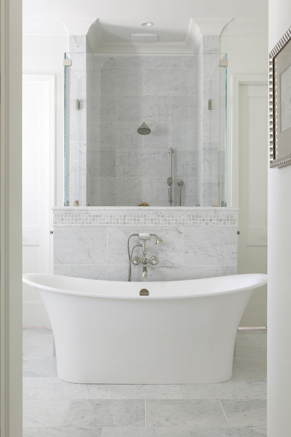 Contemporary Bathroom with White Bathtub