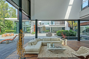 Modern Living Room Intimately Connected to the Outdoors
