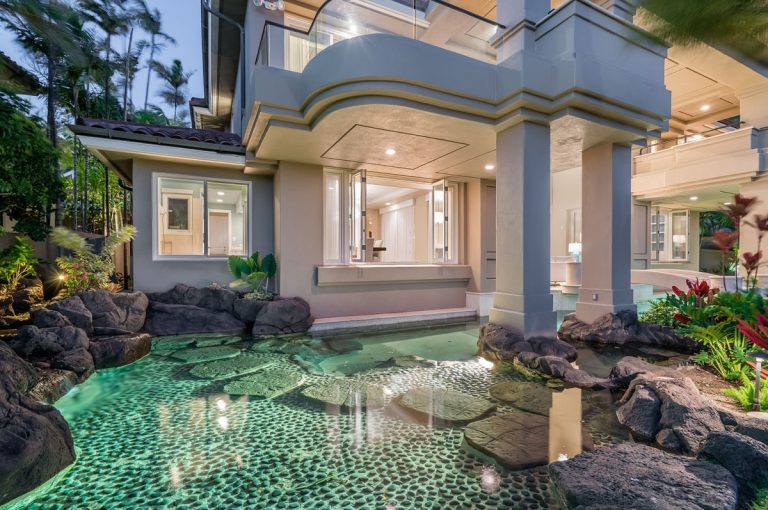 Oceanfront Home in Honolulu with Stunning Architectural Details and Lush Tropical Landscaping