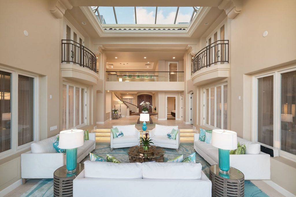 Oceanfront Home in Honolulu with Stunning Architectural Details and