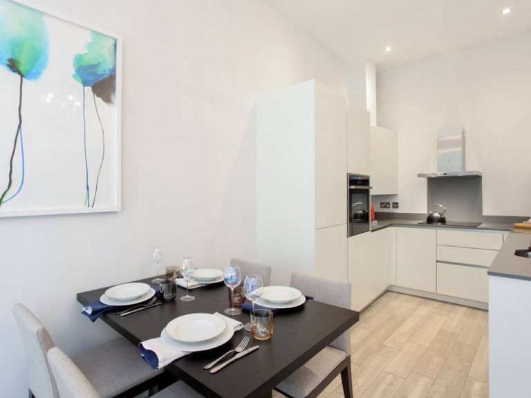 Beautiful Contemporary Small Apartment with View of Windsor Castle