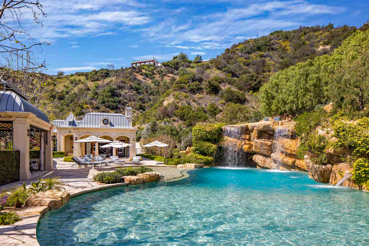 Paris Hilton’s Home Backyard Pool