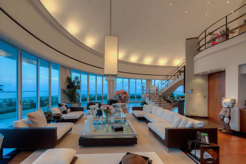 Contemporary Oceanfront Penthouse