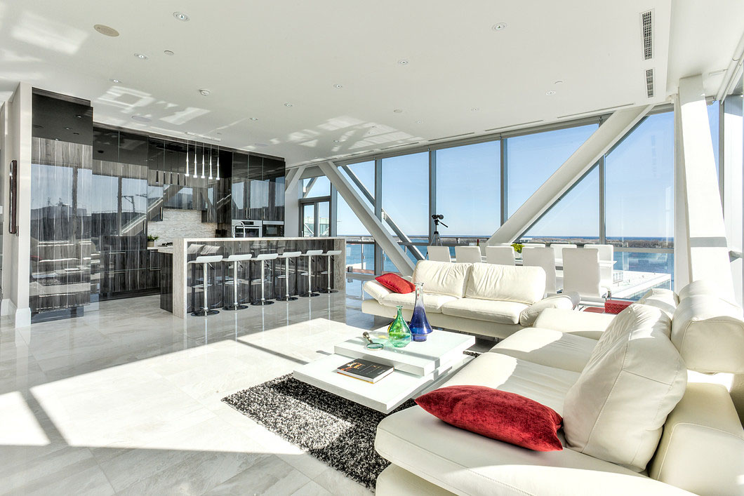 Luxury Penthouse Apartment  with Lake View