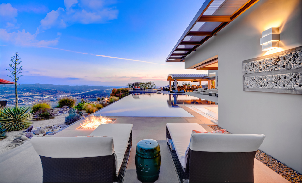 Luxury Home with Infinity Pool and Ocean and Mountain Views 