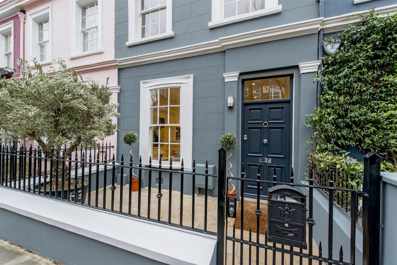 Cosy Portobello Road House Front Door Patio