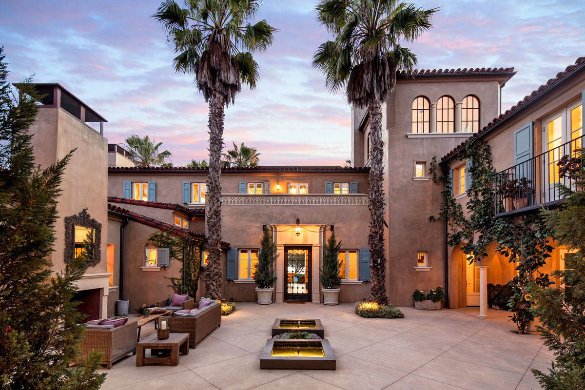 Enclosed Provençal Style Courtyard