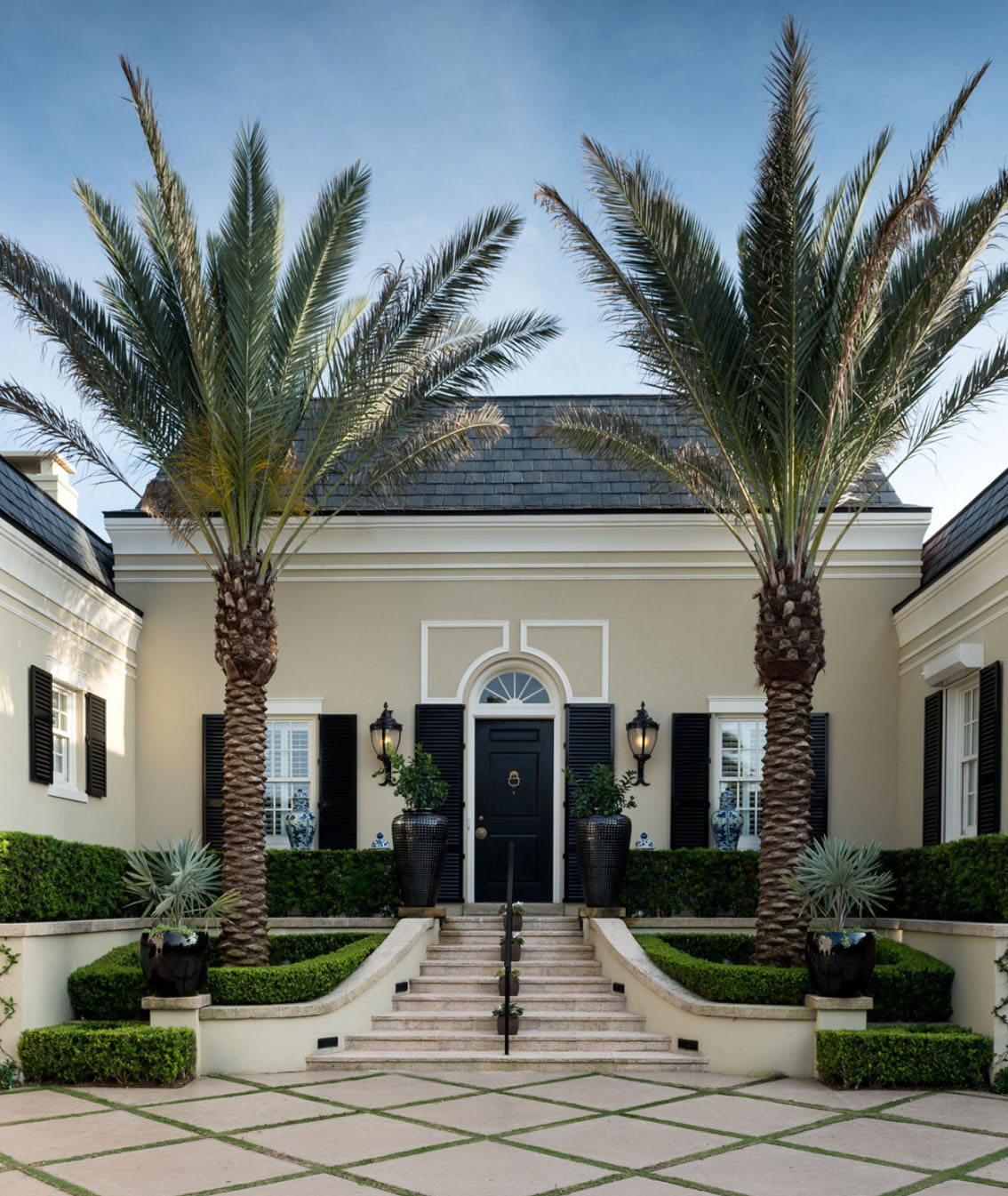 Elegant Regency-Style Palm Beach Villa Combines Classic ...