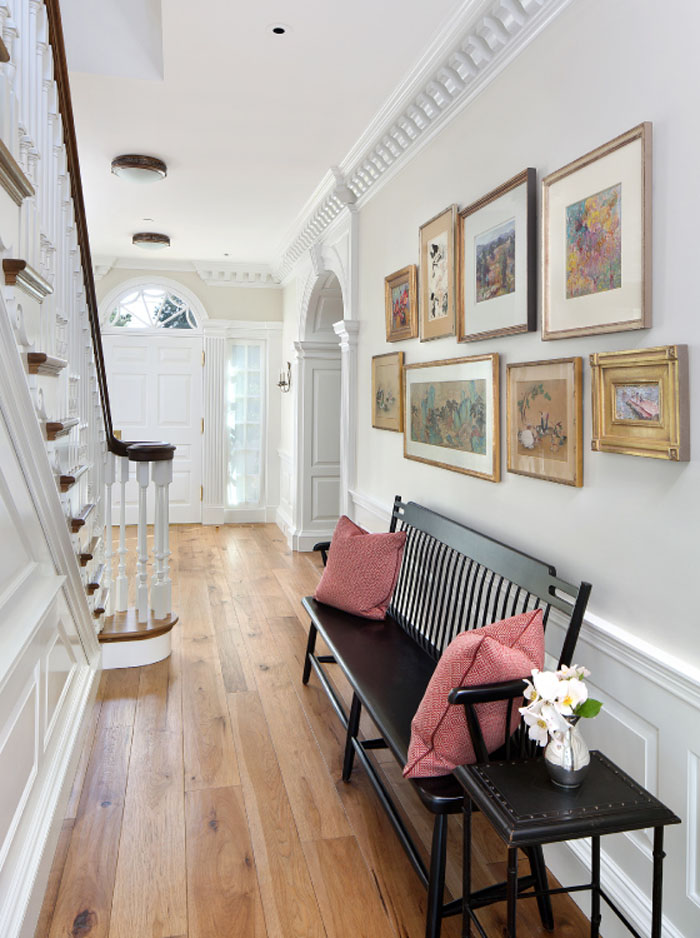 Crown Moulding Dominates This Updated Neoclassical American Federal