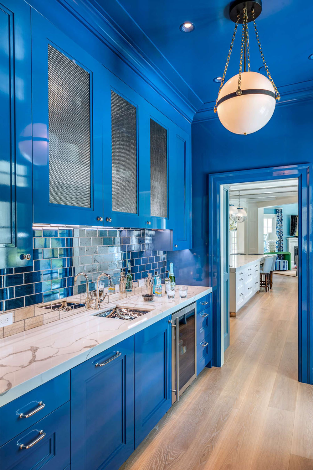 Royal Blue Butler’s Pantry in a High-Gloss Lacquer Finish