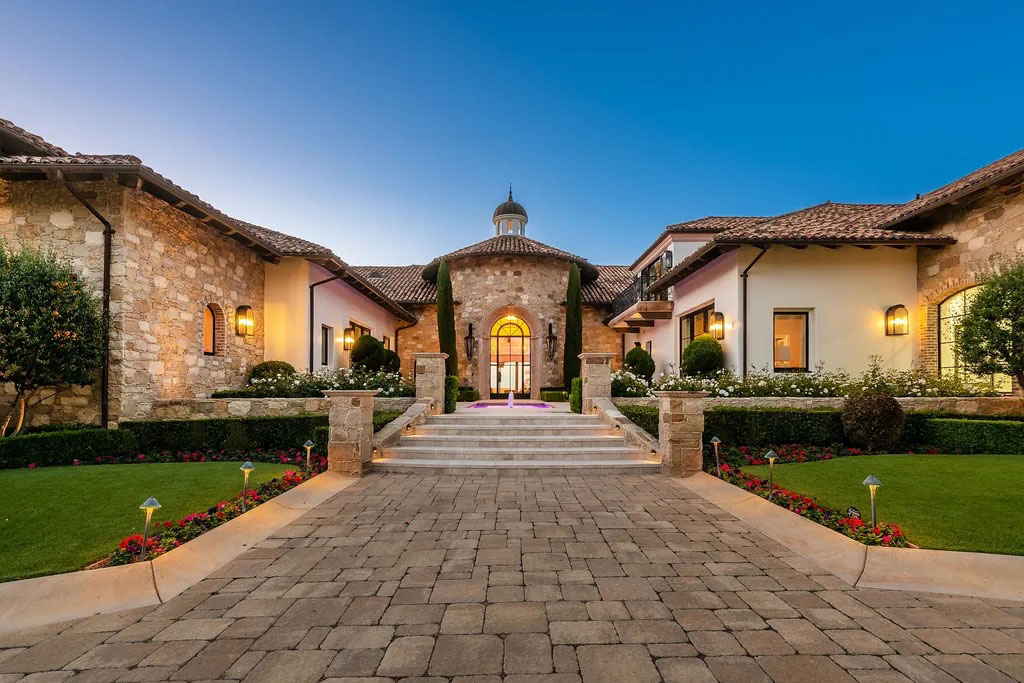 Tuscan-Style Stone and Stucco Farmhouse