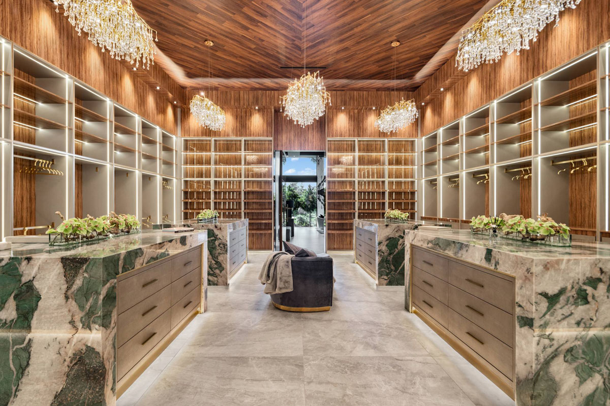 Oversized Walk-In Closet Room
