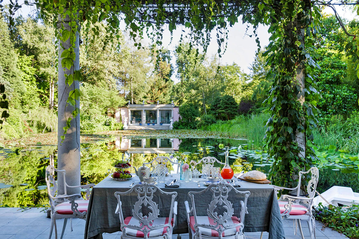 Lakeside Al Fresco Dining