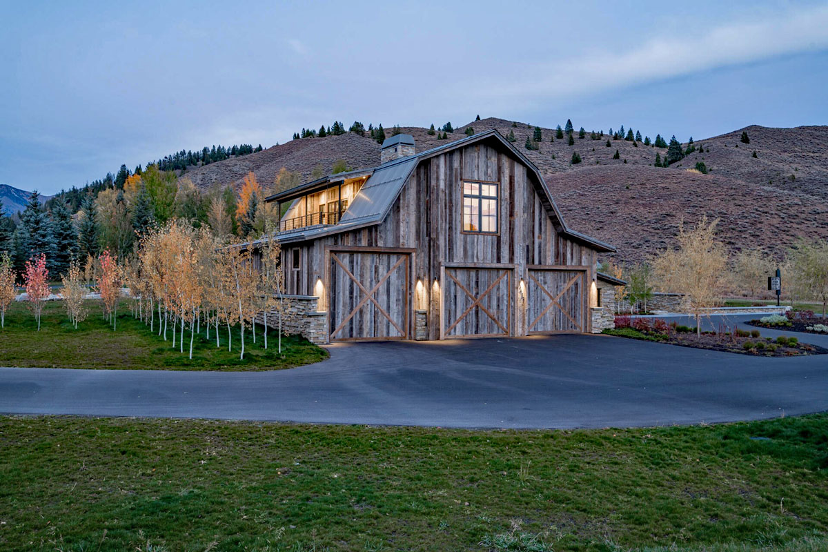 Country Barn Gambrel Roof