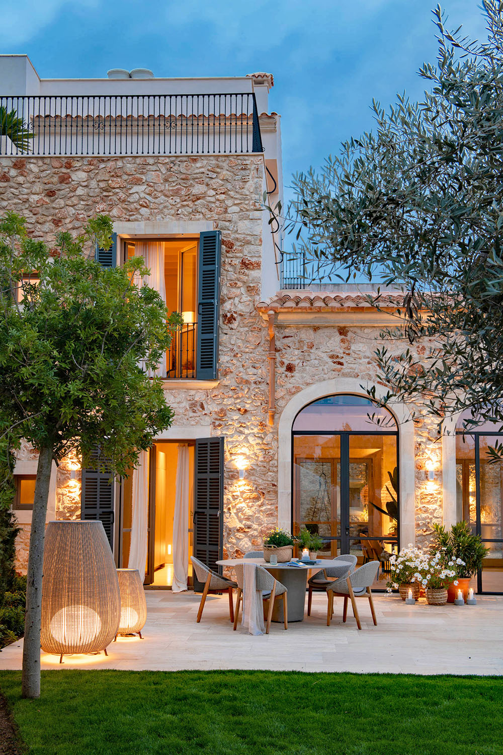 Elegant Rustic Stone House Courtyard Garden