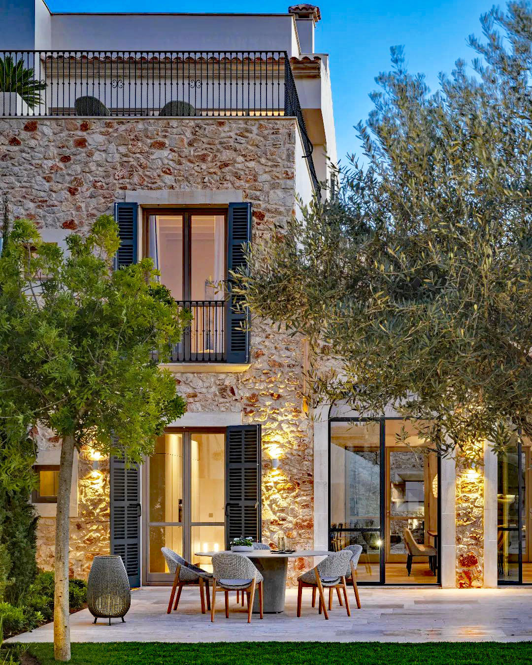 Elegant Rustic Stone House Courtyard Garden