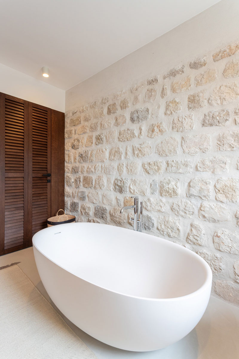 Bathroom with Stone Wall