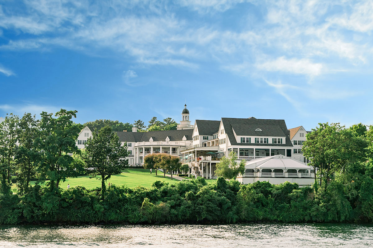 Luxury Resort by the Lake