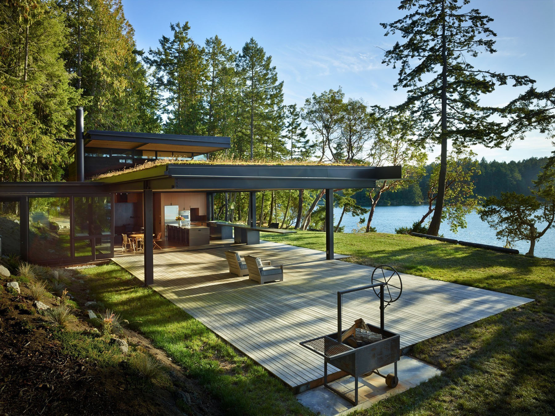 Secluded Waterfront Retreat In The Pacific Northwest