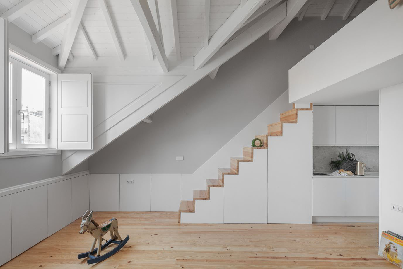 Stylish Attic Apartment with Mezzanine