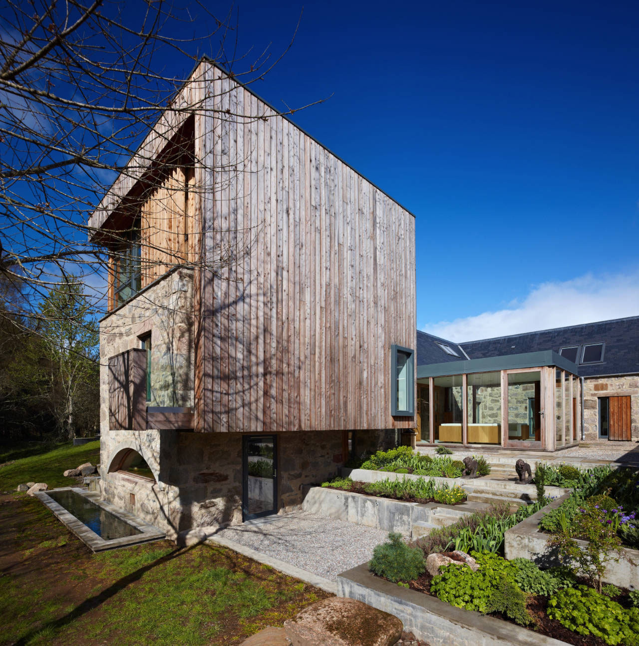 Scottish Country House Incorporates Ruins of a Former Mill ...