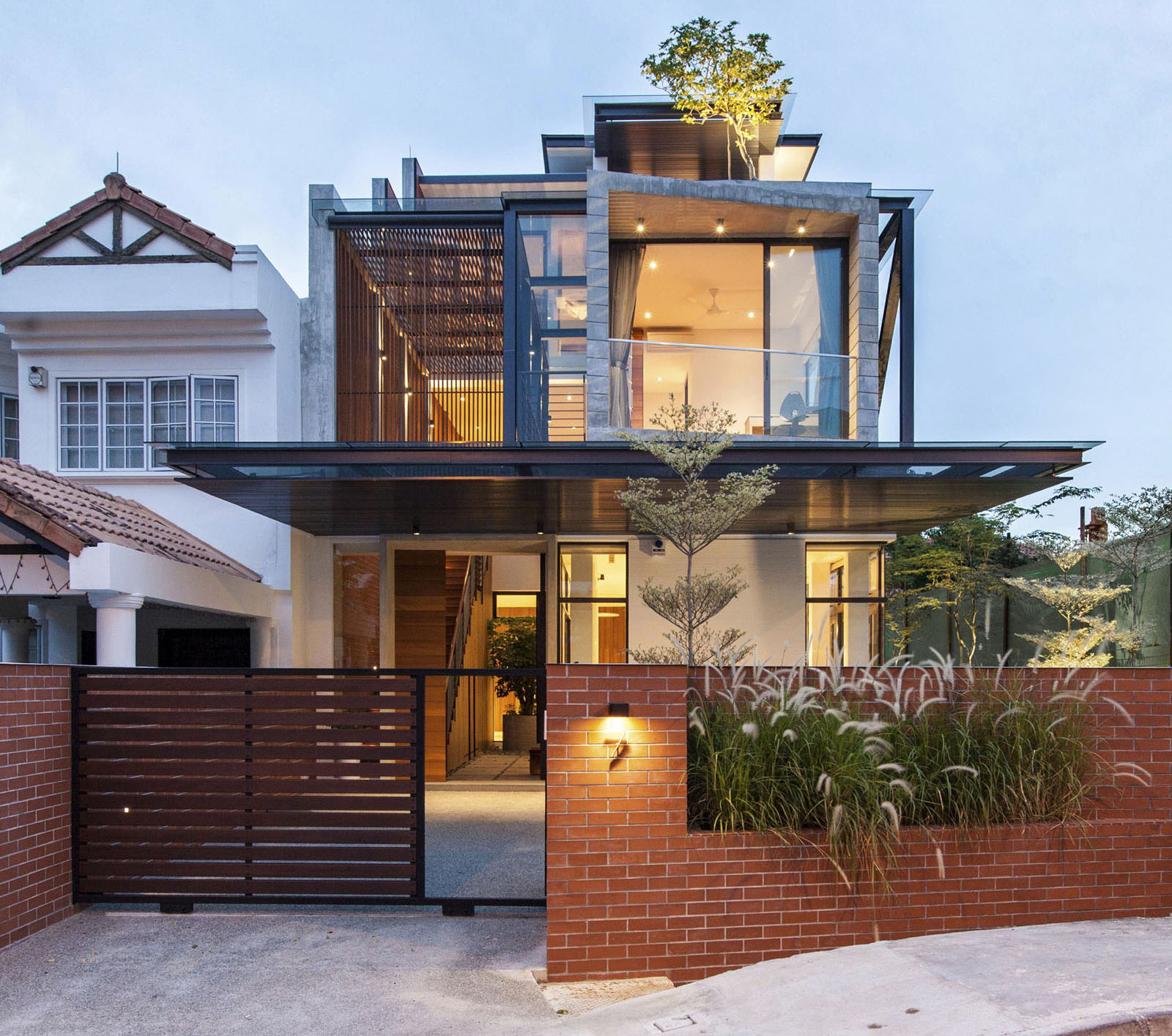 A Semi Detached House In Singapore Connects To Its Environment 