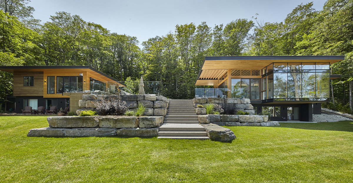 Modern Lakeside Cottage with Douglas Fir Wood Ceilings and Large Roof