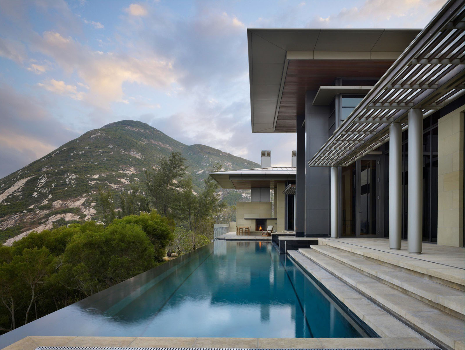 Luxury House with Ocean View in Hong Kong