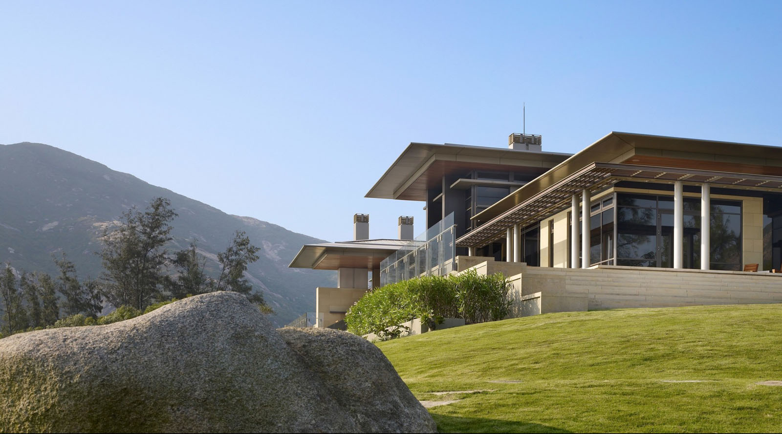 Contemporary Hillside Villa in Hong Kong